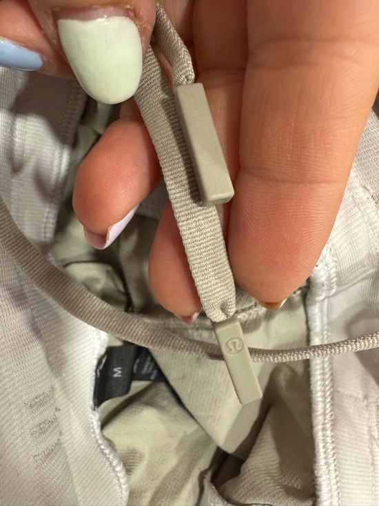 Lululemon License to Train Linerless Short 7" Size Medium - Picture 5 of 7